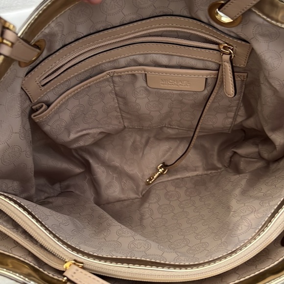 MICHAEL Michael Kors Metallic Gold Mirror Signature PVC and Leather East-West T - Picture 7 of 16